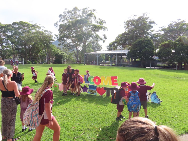 parents and children around a welcome sign